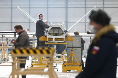 Андрей Воробьев посетил завод по производству летательных аппаратов в Подмосковье