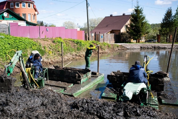 Работы по очистке водоемов стартовали в Дмитровском округе