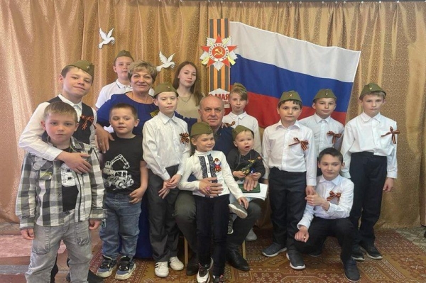 Концерт и вернисаж: ребята из Донбасса отпраздновали День Победы в новом доме под Серпуховом
