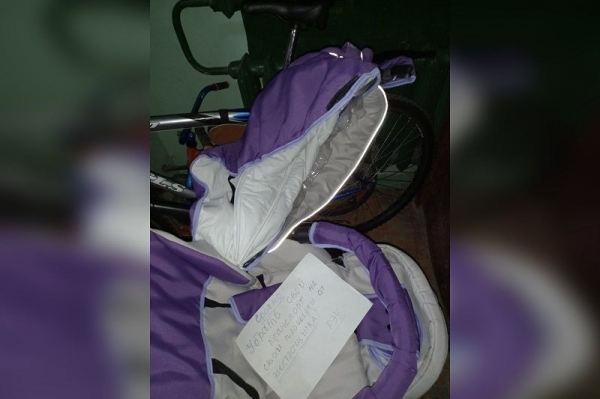 Соседи сломали коляску жительницы Клина, хранившую ее в подъезде у электрощитка