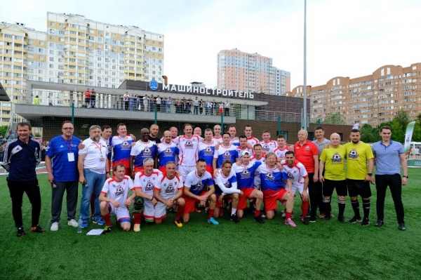 Жители Красногорска сыграли вничью с легендами футбола