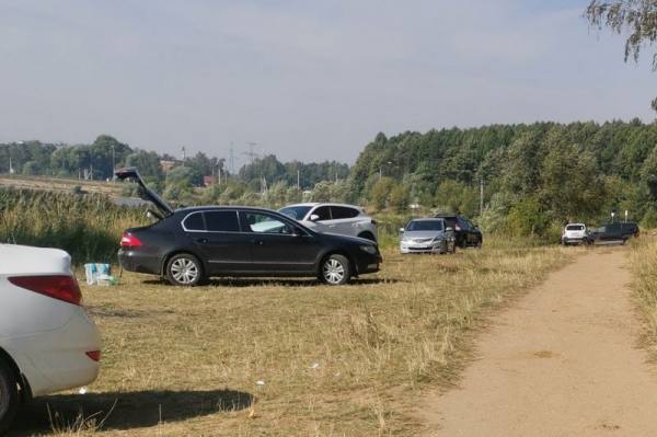 Горе-автомобилисты устроили парковку в водоохранной зоне Солнечногорска