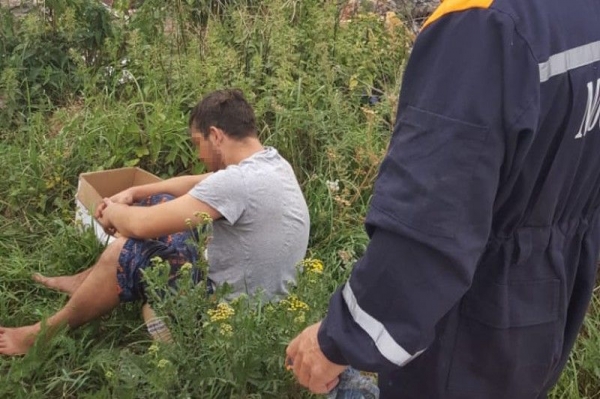 Спасатели освободили мужчину, провалившегося в погреб в Дмитровском округе