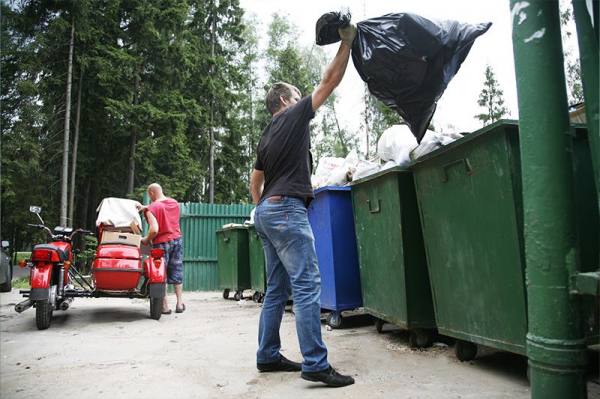 Жители Подмосковья стали реже жаловаться на вывоз мусора