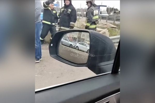 Пожарные подняли настроение прохожим в Одинцово