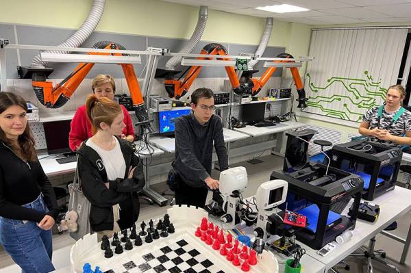 Старшеклассники из Фрязино ознакомились с лабораториями в технопарке «Альтаир»