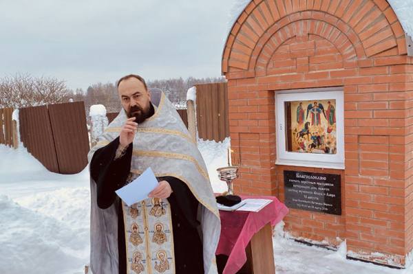 Жители Солнечногорска устроили паломничество к иконе святым покровителям домашних животных