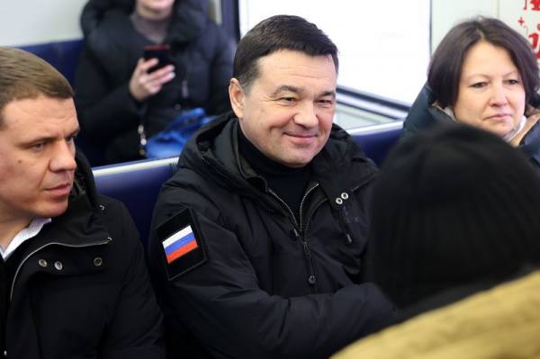 Губернатор в Пушкино проехал в электричке, чтобы проверить загруженность Ярославского направления