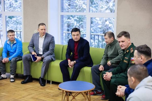 Андрей Воробьев проведал участников СВО, проходящих реабилитацию в Звенигороде