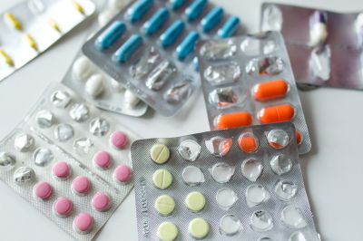 Президент поручил Минздраву сделать запасы лекарств на период роста сезонных заболеваний