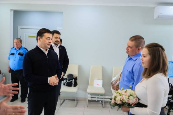 Воробьев в Рузе поздравил с бракосочетанием участника спецоперации