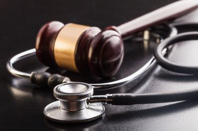 Отказ ДЗМ сообщить сайту отзывов о врачах квалификационную категорию доктора признан законным