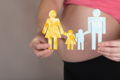 В клиниках ЭКО более чем на 70% упало число программ суррогатного материнства