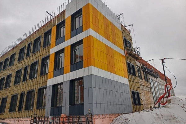 Устройство фасада будущей школы началось в подмосковном Чехове