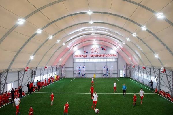 Новый футбольный манеж открылся на территории школы в Люберцах