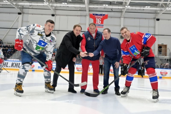 Красногорские хоккеисты победили на благотворительном турнире по хоккею среди любительских команд
