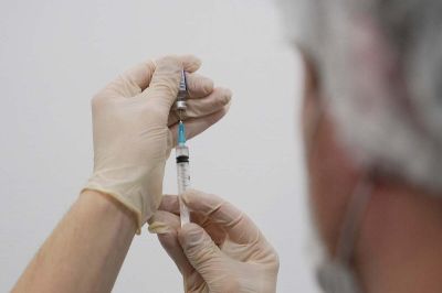 Большинство случаев побочных реакций на лекарства в России пришлись на вакцины от COVID-19