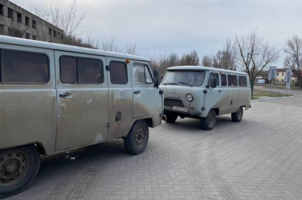 Два автомобиля УАЗ и обмундирование получили артиллеристы в Донецке из Подмосковья