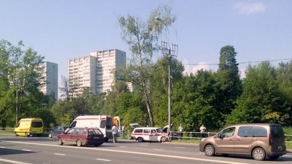 В ДТП с «неотложкой» на Панфиловском проспекте пострадали 5 человек